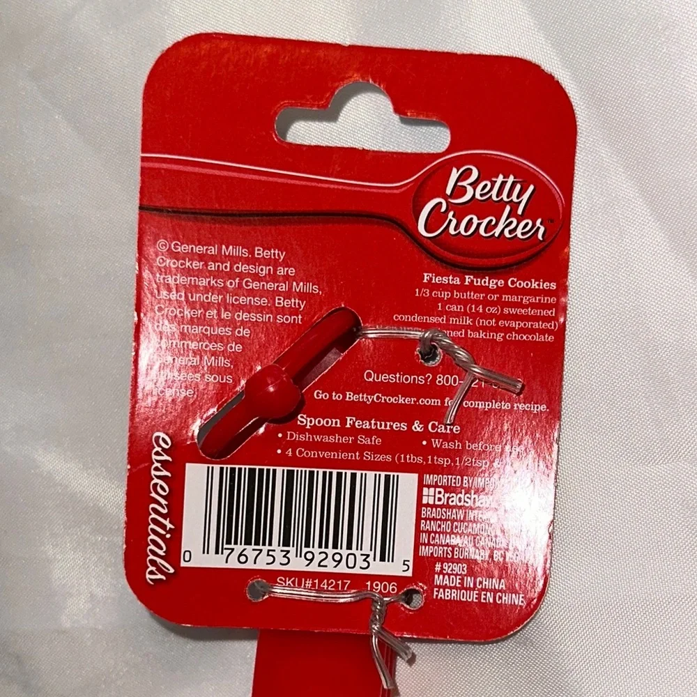 4 piece red Betty Crocker measuring baking set